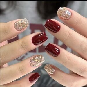 24 pcs Glossy Red and Gold Glitter Nail Art